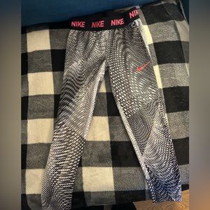 Girls, 6X Nike leggings in excellent condition